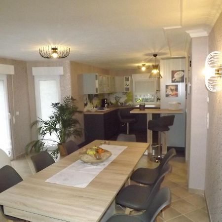 Grosszuegige Ferienwohnung Am Waldesrand Im Seenland Lauta Exteriör bild