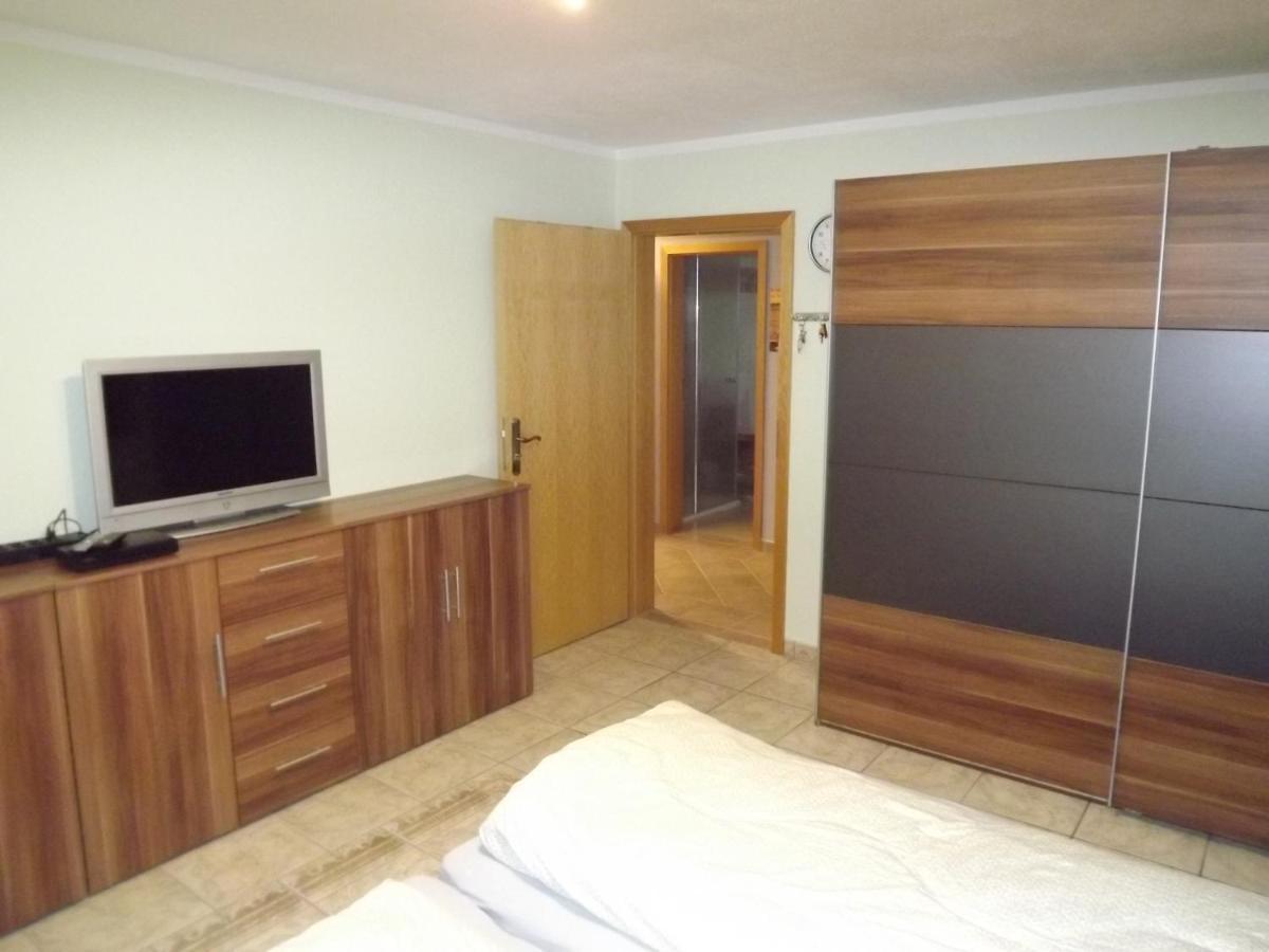 Grosszuegige Ferienwohnung Am Waldesrand Im Seenland Lauta Exteriör bild