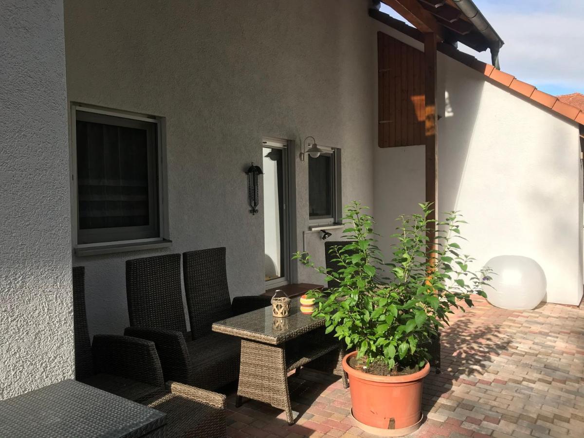 Grosszuegige Ferienwohnung Am Waldesrand Im Seenland Lauta Exteriör bild